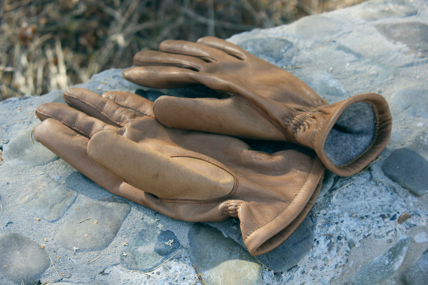 Breathable leather gloves