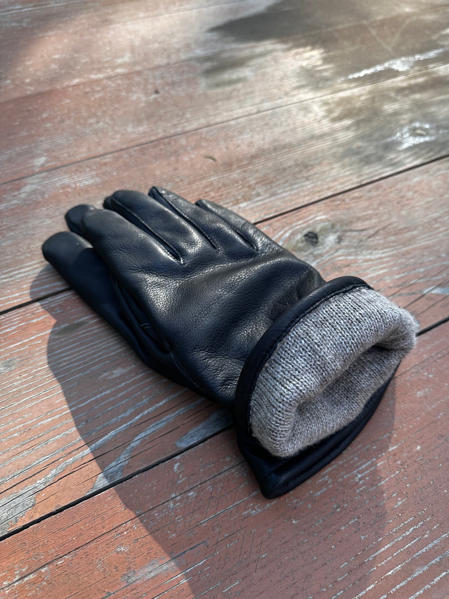 Breathable leather gloves